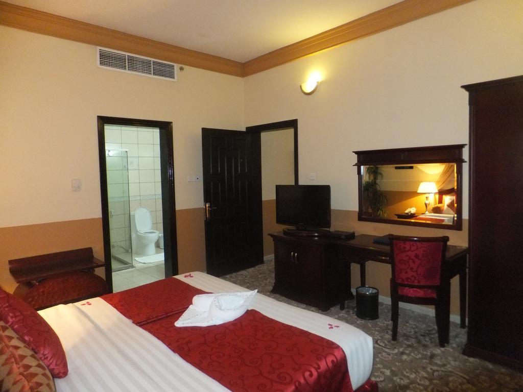 City Hotel Ras al-Khaimah Exteriör bild