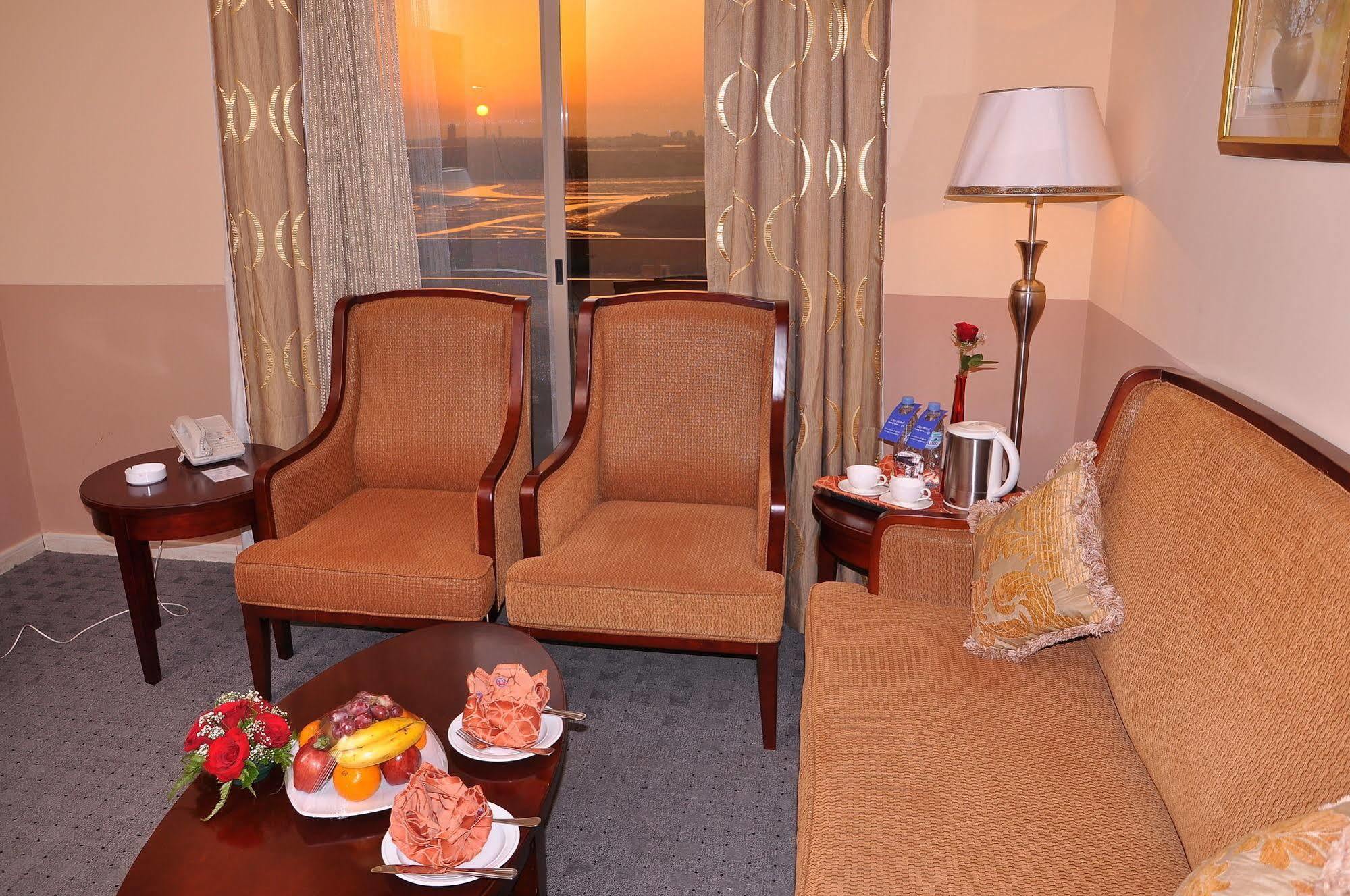 City Hotel Ras al-Khaimah Exteriör bild