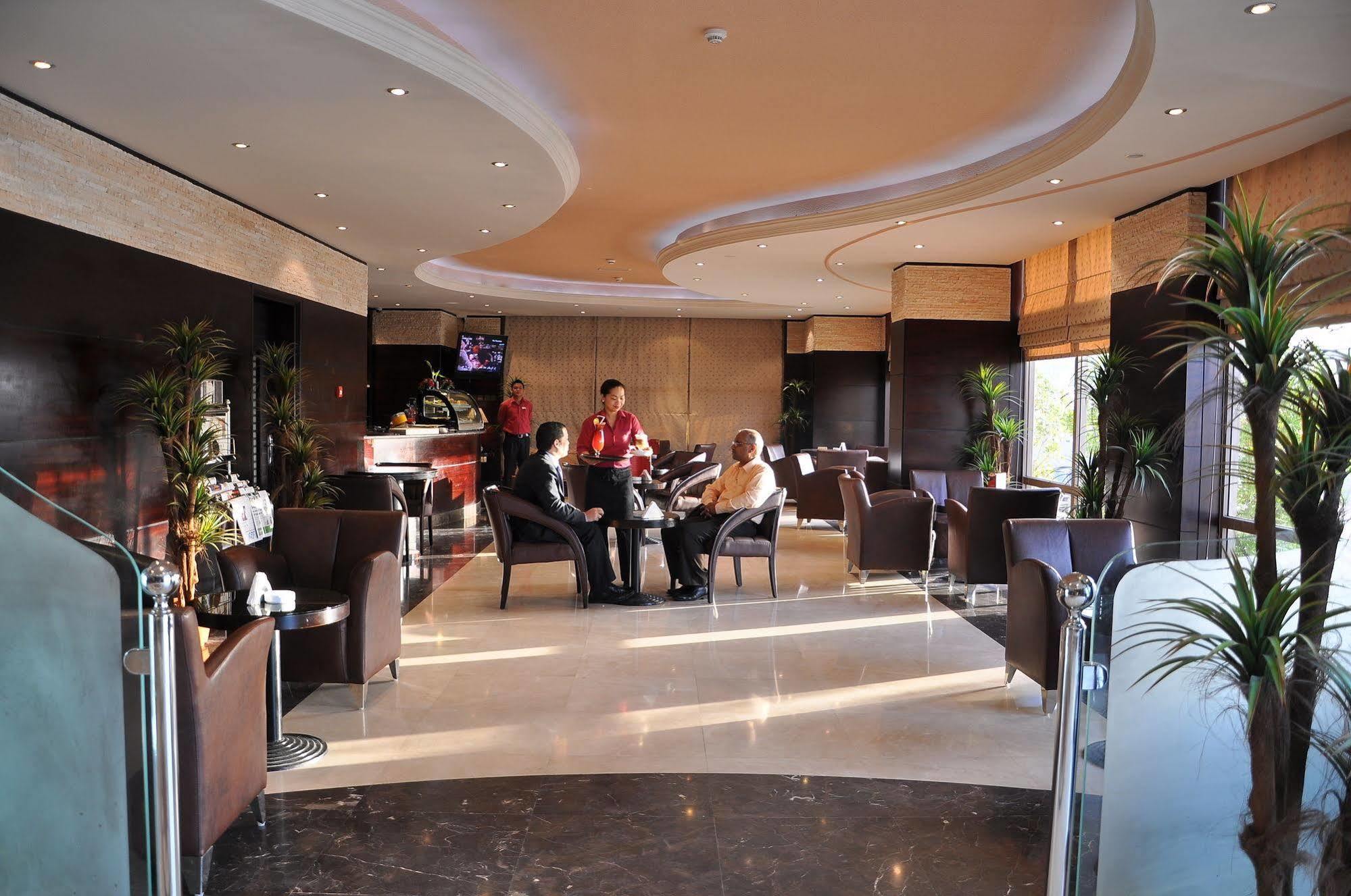 City Hotel Ras al-Khaimah Exteriör bild
